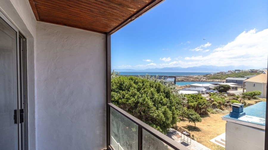 4 Bedroom Property for Sale in De Kelders Western Cape